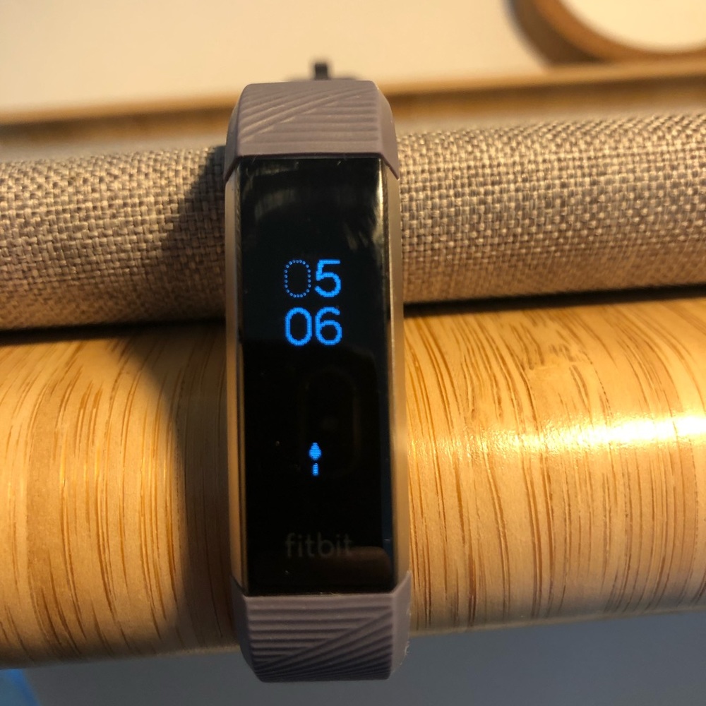 Small Women’s Fitbit Alta HR grey